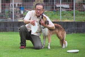 ディスクのスローはやってみると難しさがわかります。静岡のワンコカメラマン